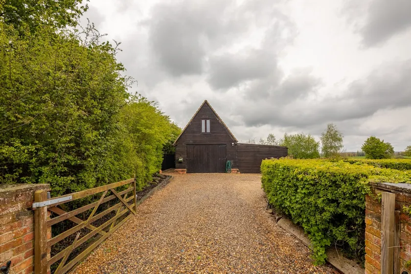 51 ½ - Self Contained Loft Space - Sleeps 2 - Image 1
