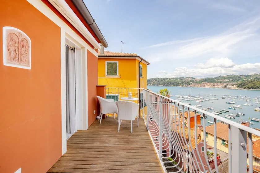 Penthouse with sea view terrace in Lerici-> 5Terre - Image 1