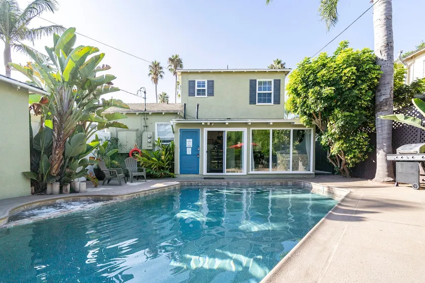 Napoli Island Pool House - Image 1