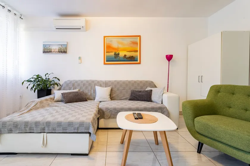 Cozy apartment in Omiš town centre - Image 1