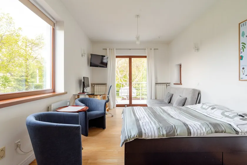 Nice studio with balcony on a quiet & green street - Image 1
