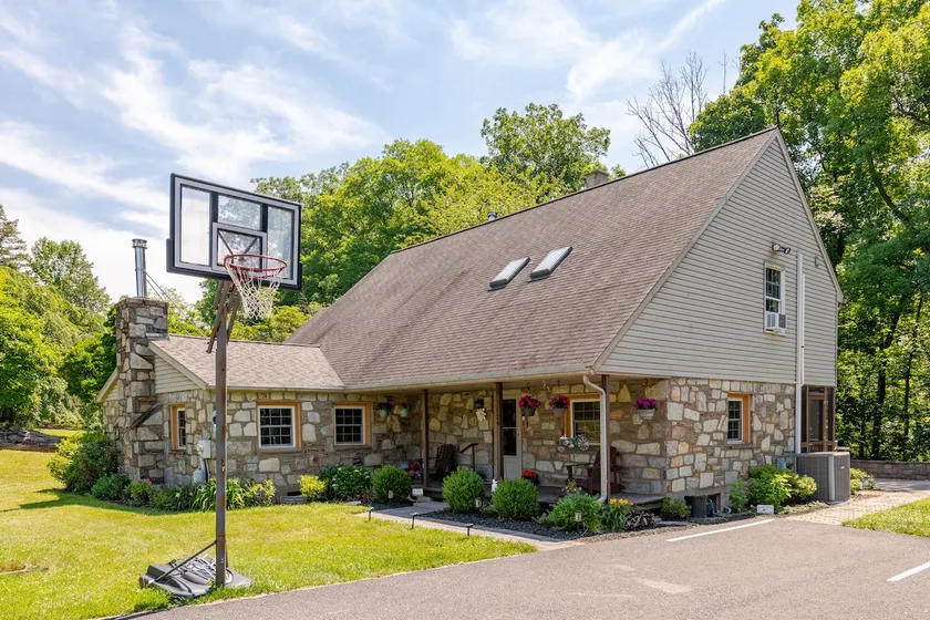 Country home in beautiful Bucks County - Image 1