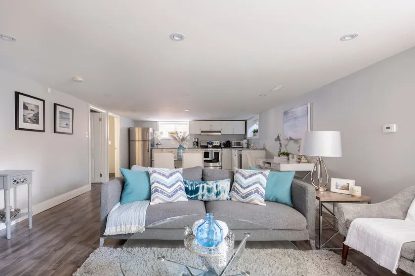 Stylish Newly Updated Suite with Parking & Laundry - Image 1
