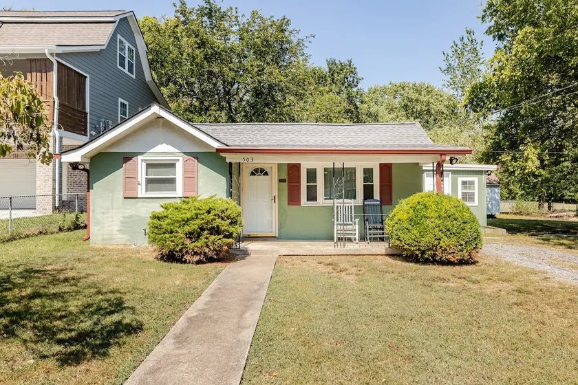 Cozy home in Madison (pet friendly!) - Image 1