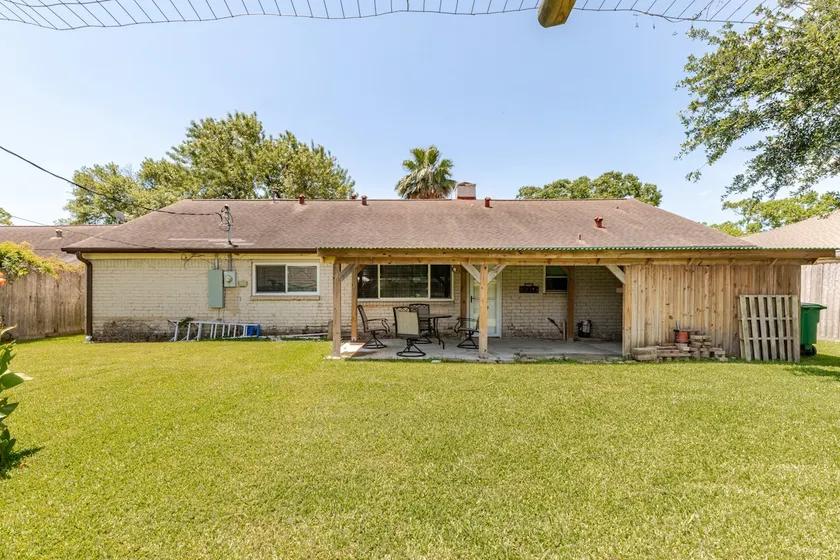 House in Little Saigon Bellaire - Image 1