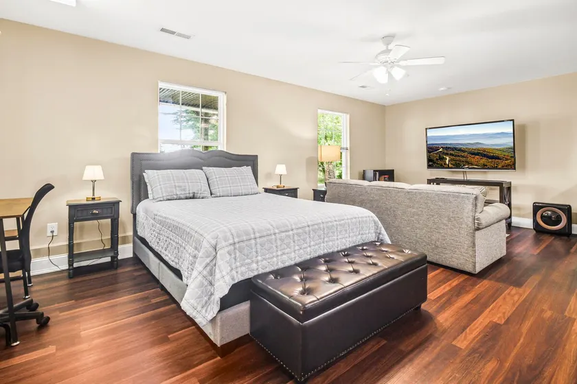 Scenic Simpsonville Studio - Image 1