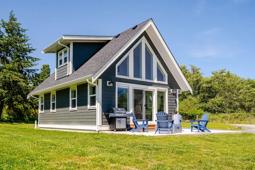 Elk Lodge in Sooke - Image 1