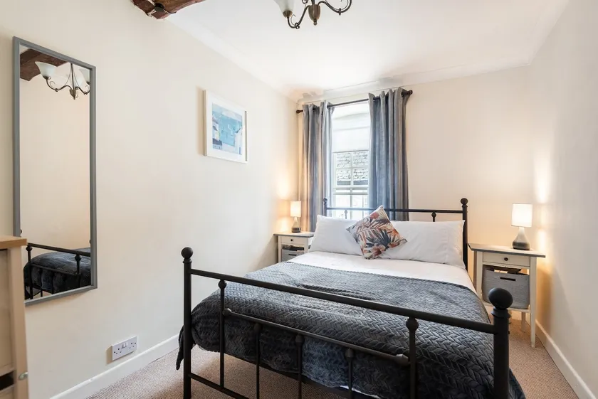 Cromwell House, Central Chepstow - Image 1