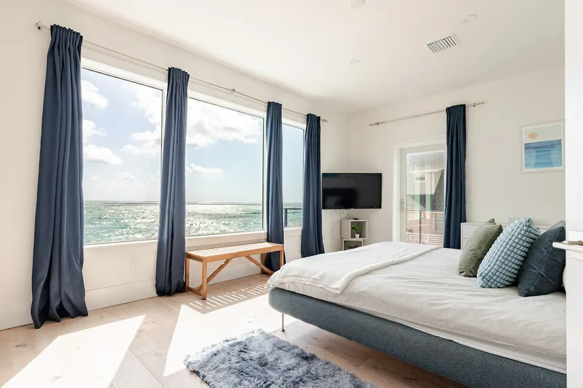 Melbee’s TideHouse | Oceanfront 4 Bedroom Ensuites - Image 1