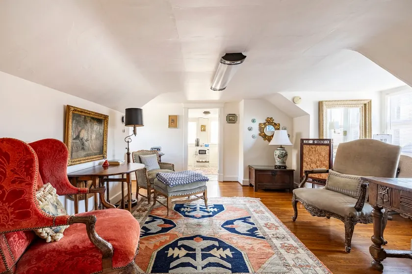 Vintage duplex bungalow loaded with charm - Image 1