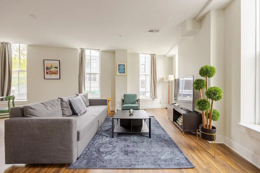 Comfy G-town apt 2 bed, 2bath - Image 1