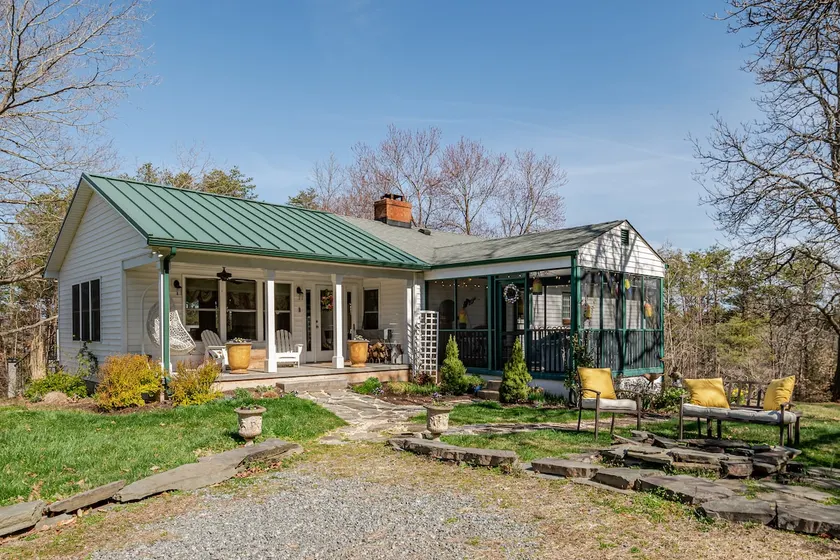 Spaniel Hill; cozy hilltop home w privacy & views - Image 1