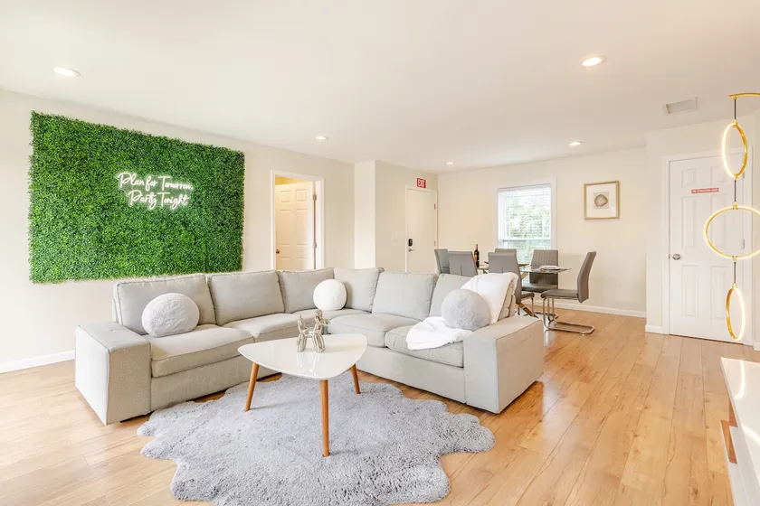 Luxury 2BR Oceanfront Condo + Rooftop Patio - Image 1