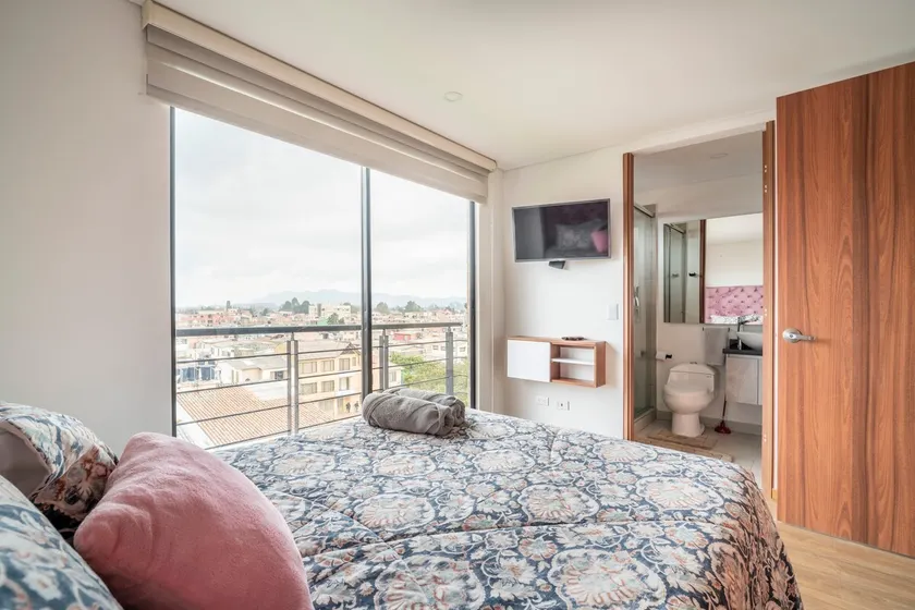 Comfortable, cozy studio apartment in a central location with Wi-Fi and elevator - Image 1