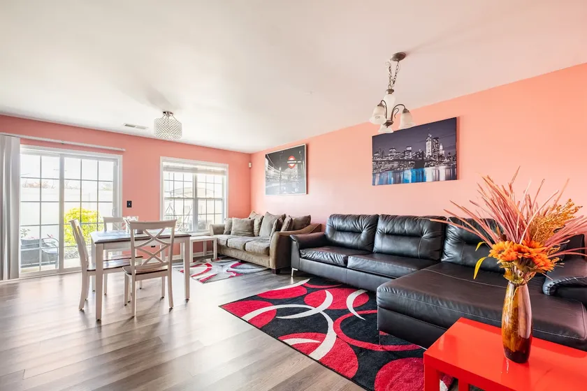 Beautiful 2BR 2.5 Bath Townhome Getaway. - Image 1
