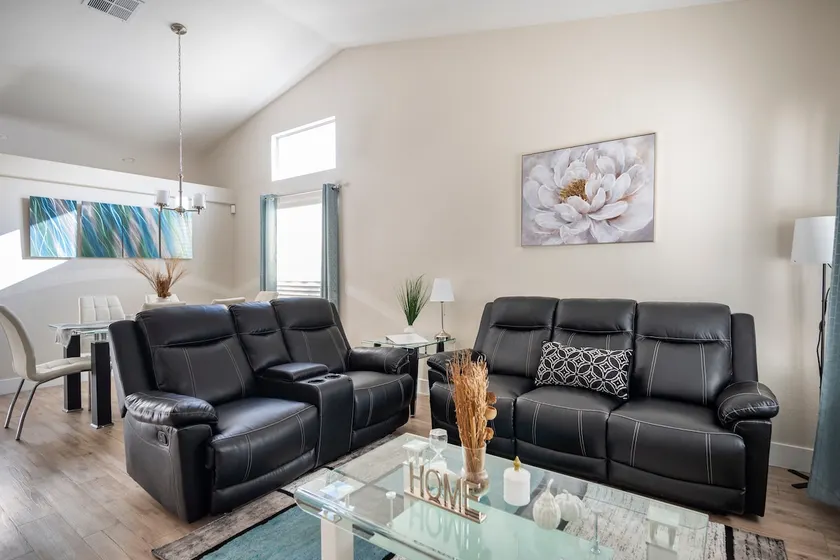 Cozy Las Vegas Home - Image 1