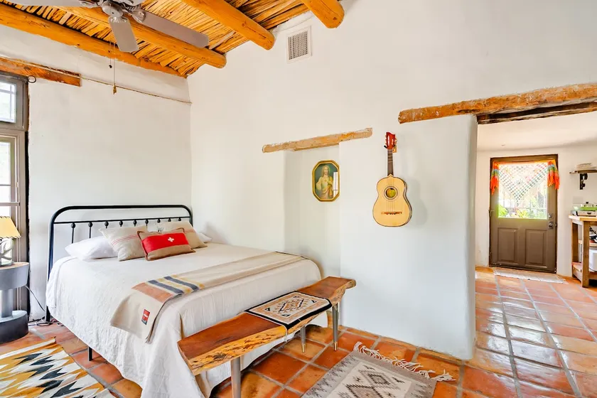 Cozy Casita Latilla in Barrio Viejo with Parking! - Image 1