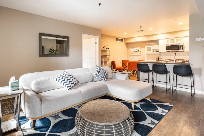 Beachside 2BR/2BA in Santa Monica | Walk to Pier - Image 1