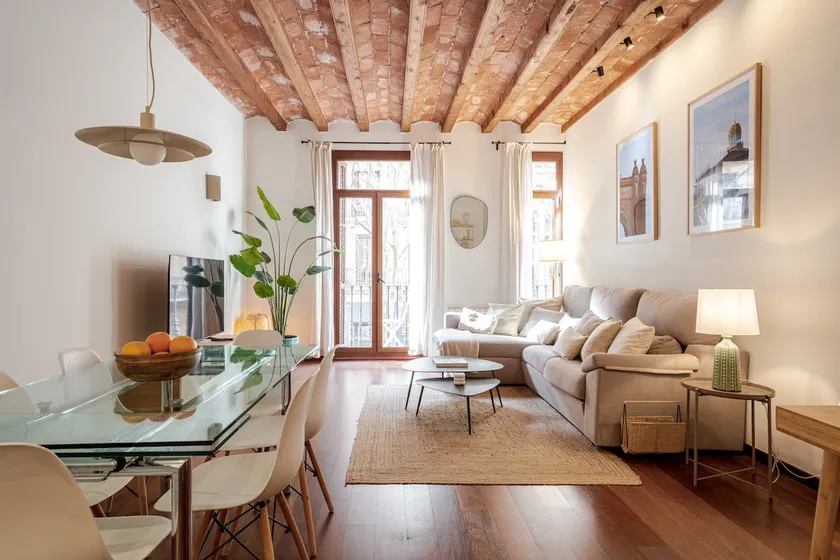 Comte Borrell by Honest Rentals - Image 1