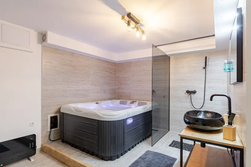 Apartment Stipe - Image 1
