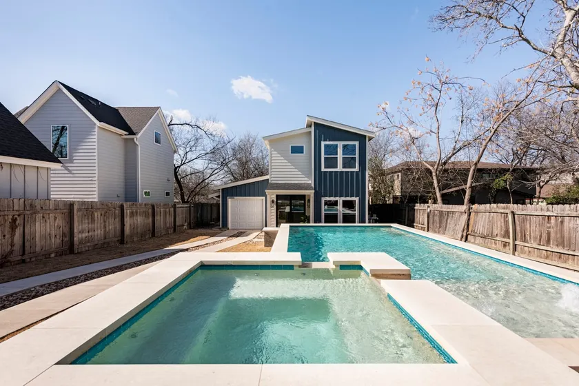 New home w/ pool, hot tub, patio - Image 1