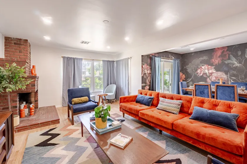 San Pedro Coastal Stay Near Beach plus Parking - Image 1