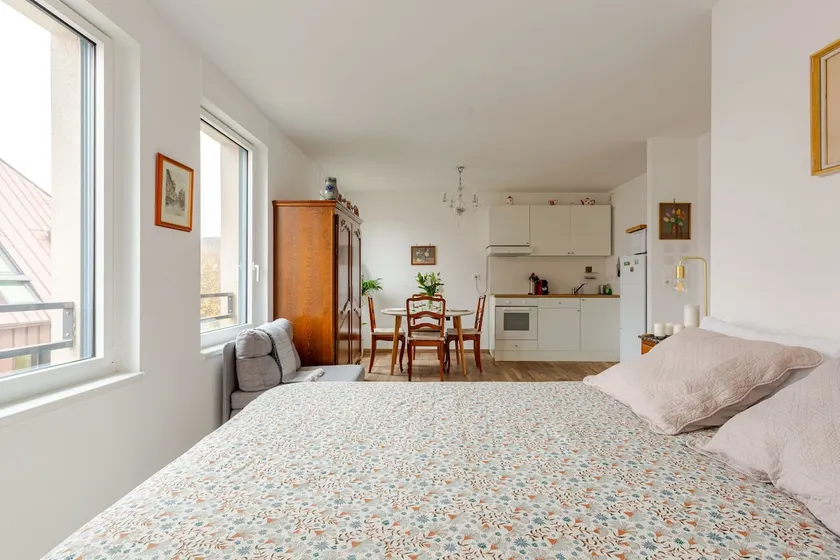 Quiet nest, central, little France - Image 1