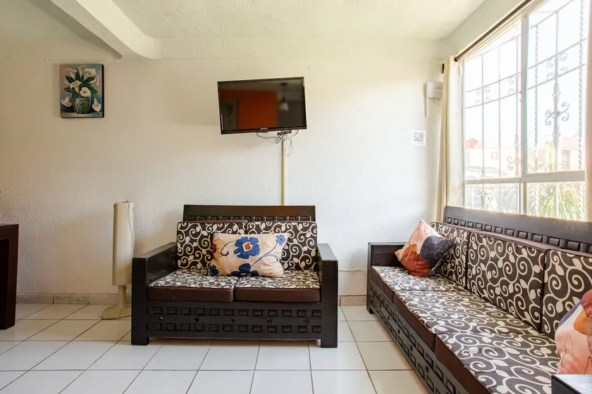 Cozy 3BR Home: Pool, Safety, Parking - Image 1