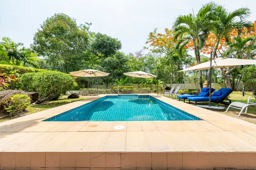 Beautiful Garden 4 Bedroom Villa with Private Pool - Image 1