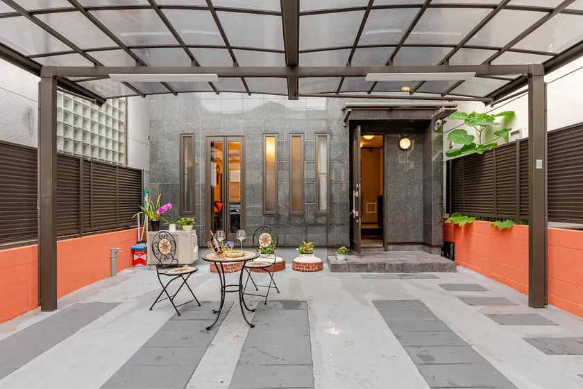 (NEW) 12 people downtown l luxury villa (3 bathrooms 3 bathrooms) 5 min walk tram direct to Uehonmachi airport bus, Nihonbashi, Namba, USJ - Image 1