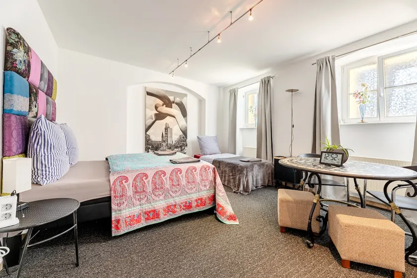 Family apt on river bank in best city location - Image 1