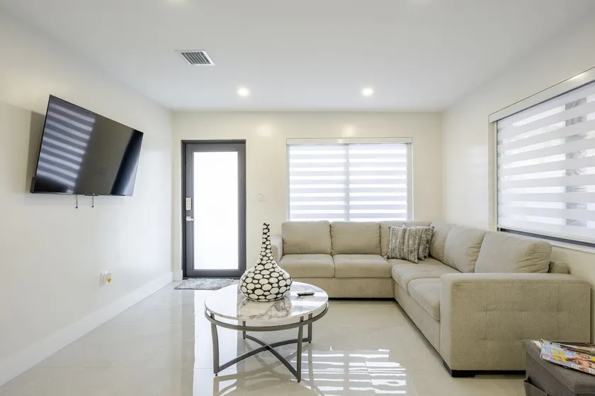 Paradise House - Image 1