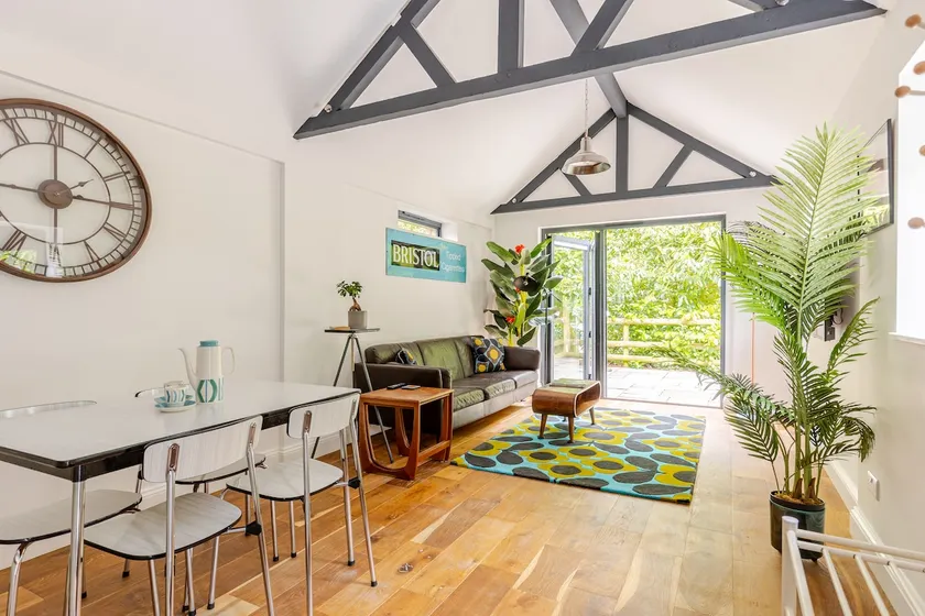 Cosy Cotswolds Retreat near Bath & Castle Combe - Image 1