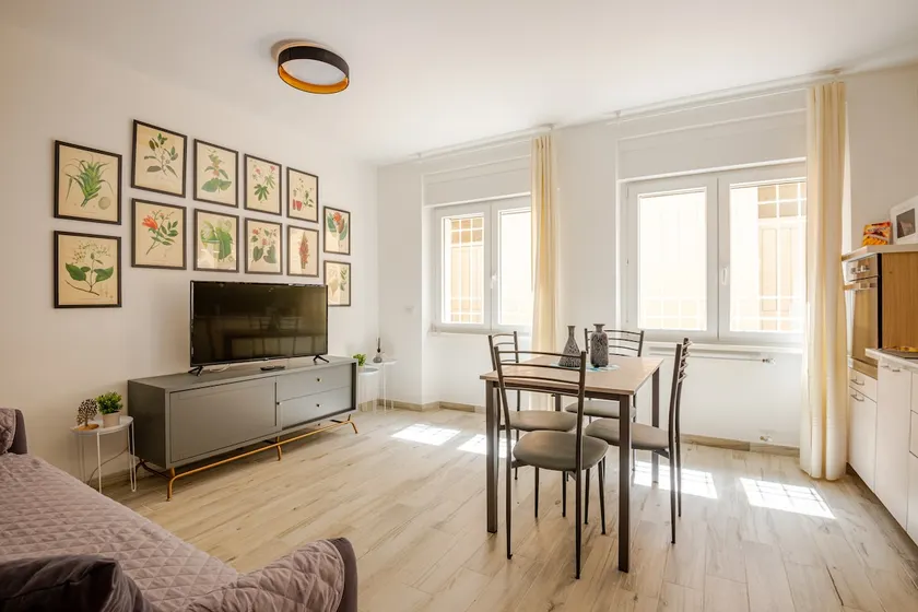 Modern Apt. near the center + Free parking + WIFI - Image 1