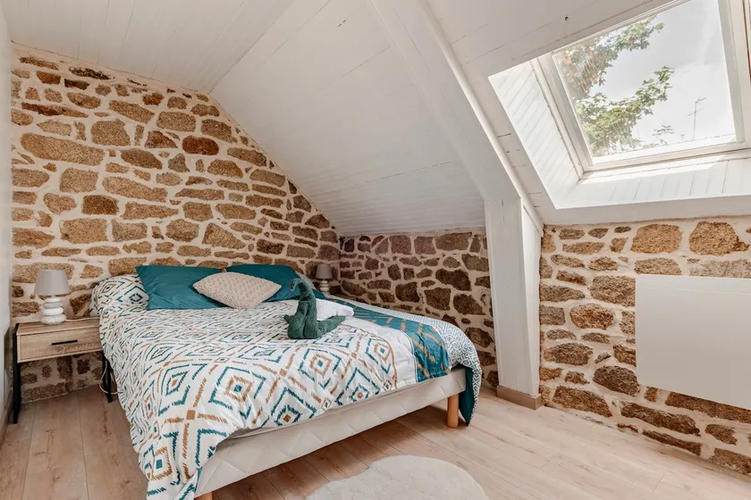 Breton farmhouse with terrace, cleaning included - Image 1