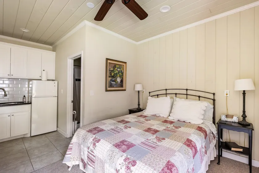 Cozy Studio Apartment - Image 1
