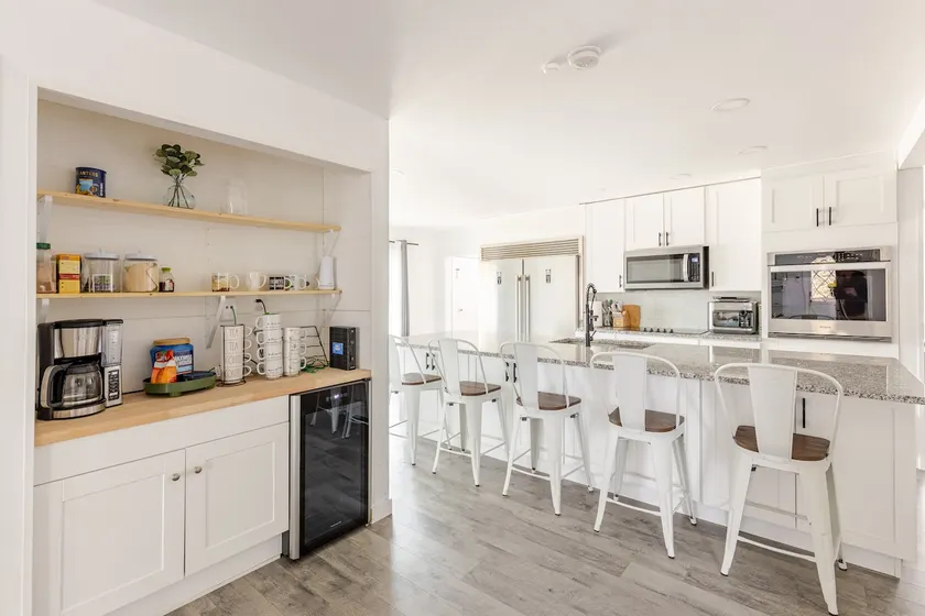 Luxury Springfield Retreat- Sleeps 15 - Image 1