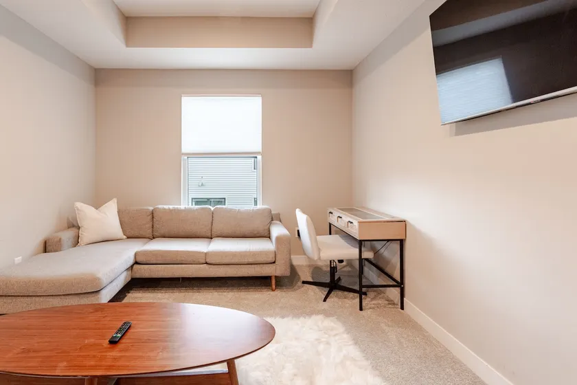 Great new build townhome near Easton/airport! - Image 1