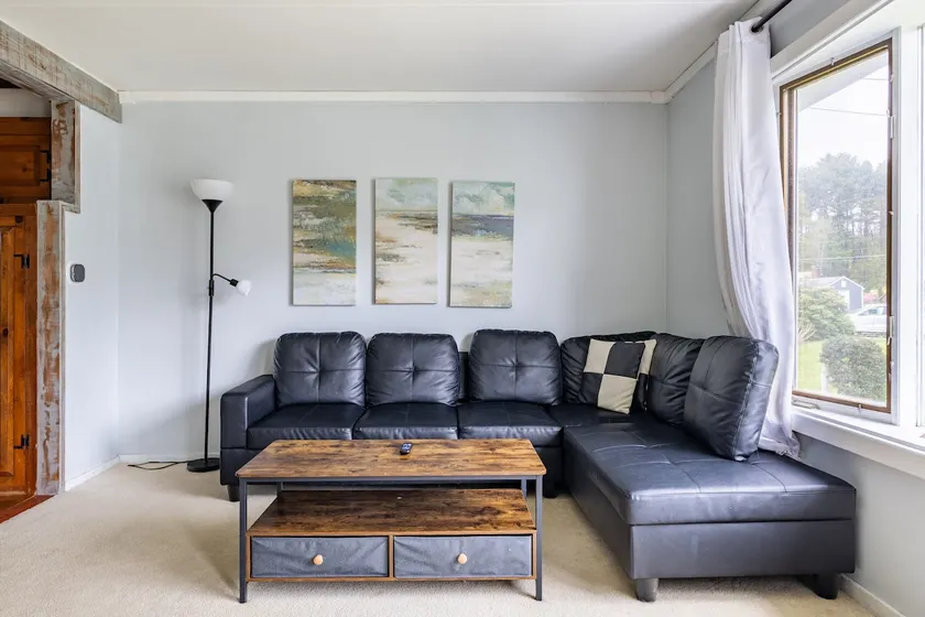 Cozy 3B2Ba Home with huge backyard - Image 1