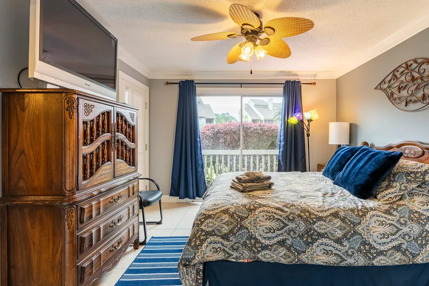 Unique 2 Bedroom / 2 Bath Condo in Myrtle Beach - Image 1
