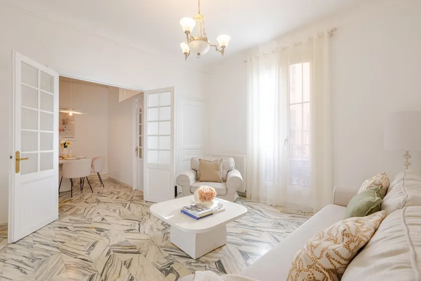 High ceiling impeccable apartment in Monaco - Image 1