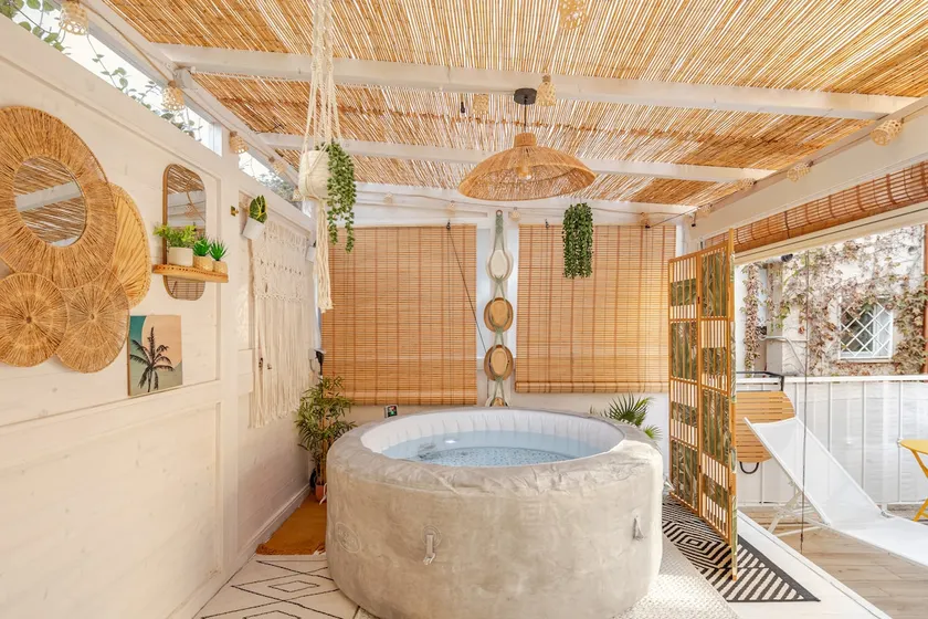 Rome terrace with Jacuzzi - Image 1