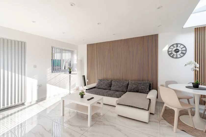 Spacious and bright one bedroom apartment - Image 1