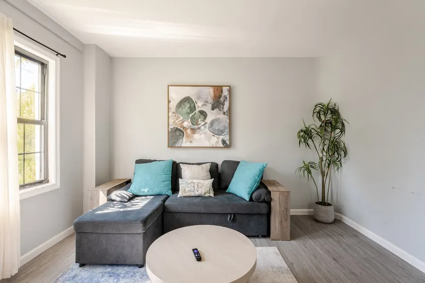 Modern 3 Bed House in Black Rock - Image 1