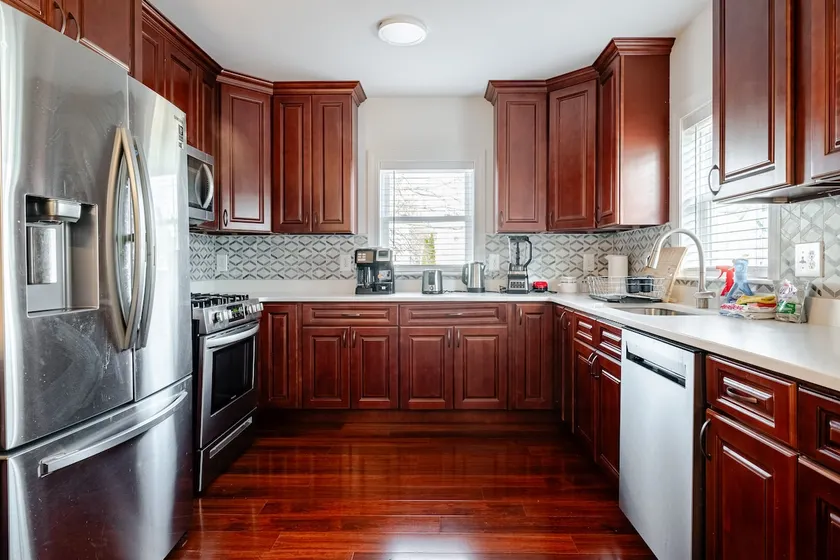 Luxurious 8 Bedrooms Two Suite Apartment Malden MA - Image 1