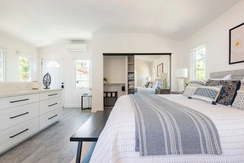 Luxury Kensington Studio | Private Entry - Image 1