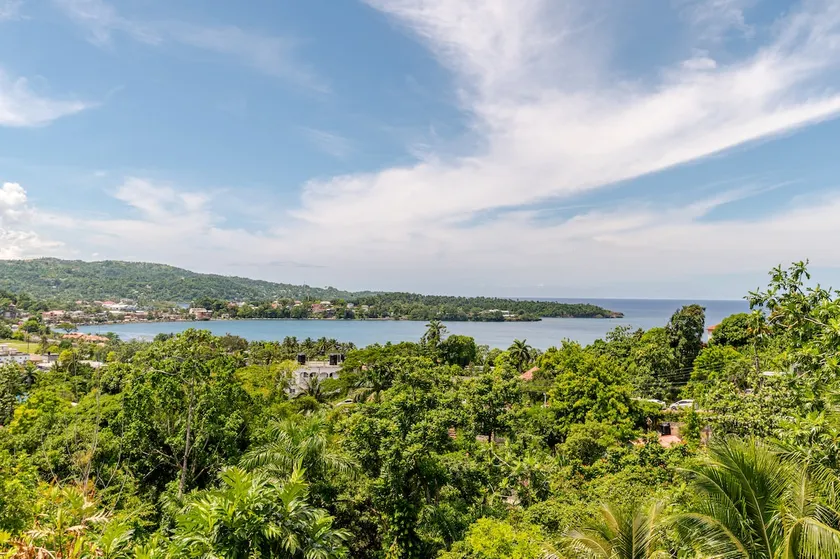 Sea Breeze Hideaway - Image 1