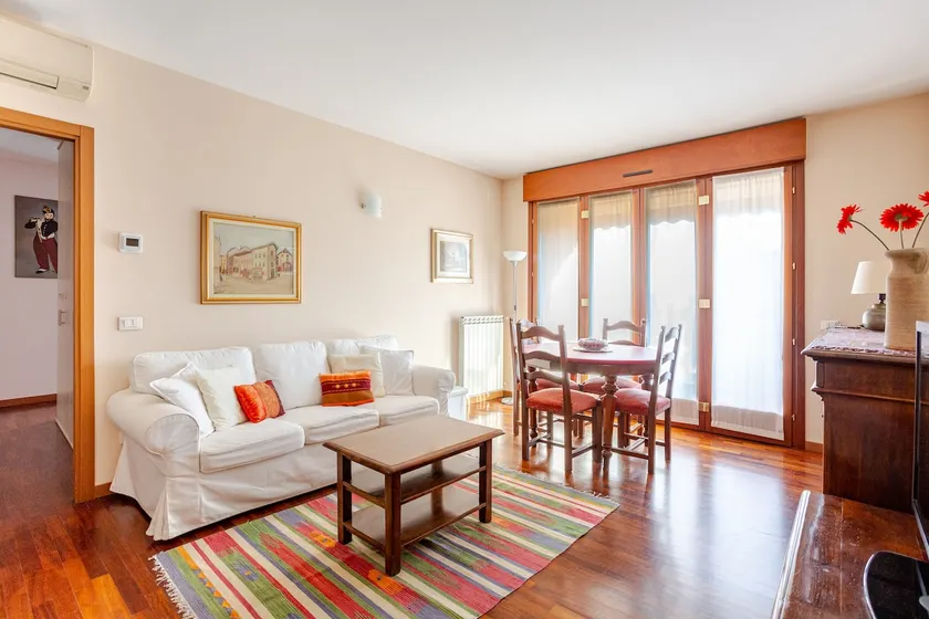 Three-room apartment, 2 bedrooms, 2 bathrooms, with garage • Linate - Image 1