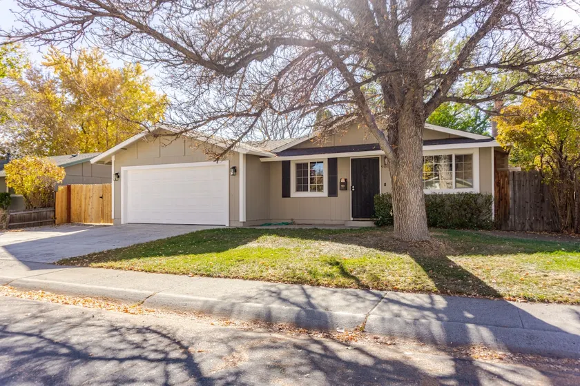 Close to downtown house . - Image 1