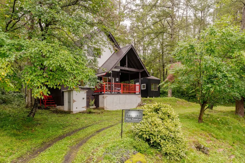 Private rental in the forest, 30-minute drive from Nagano Station | Near a ski resort, covered BBQ deck - Image 1